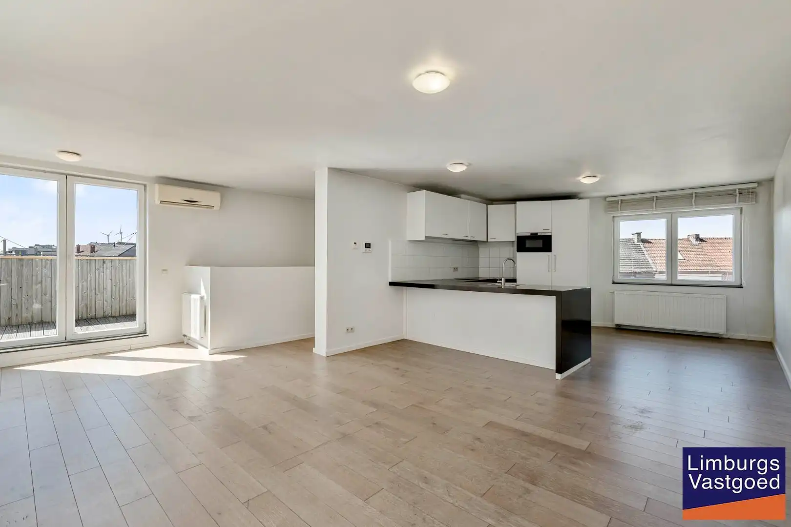 Ruim appartement (125m²) met 2 slpk en terras aan de kleine ring foto 4