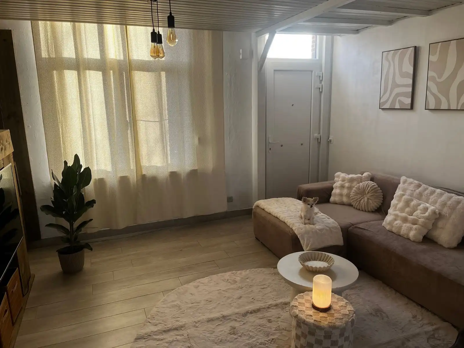 Woning met 2 slaapkamers, tuintje en ruime tuinberging foto 2