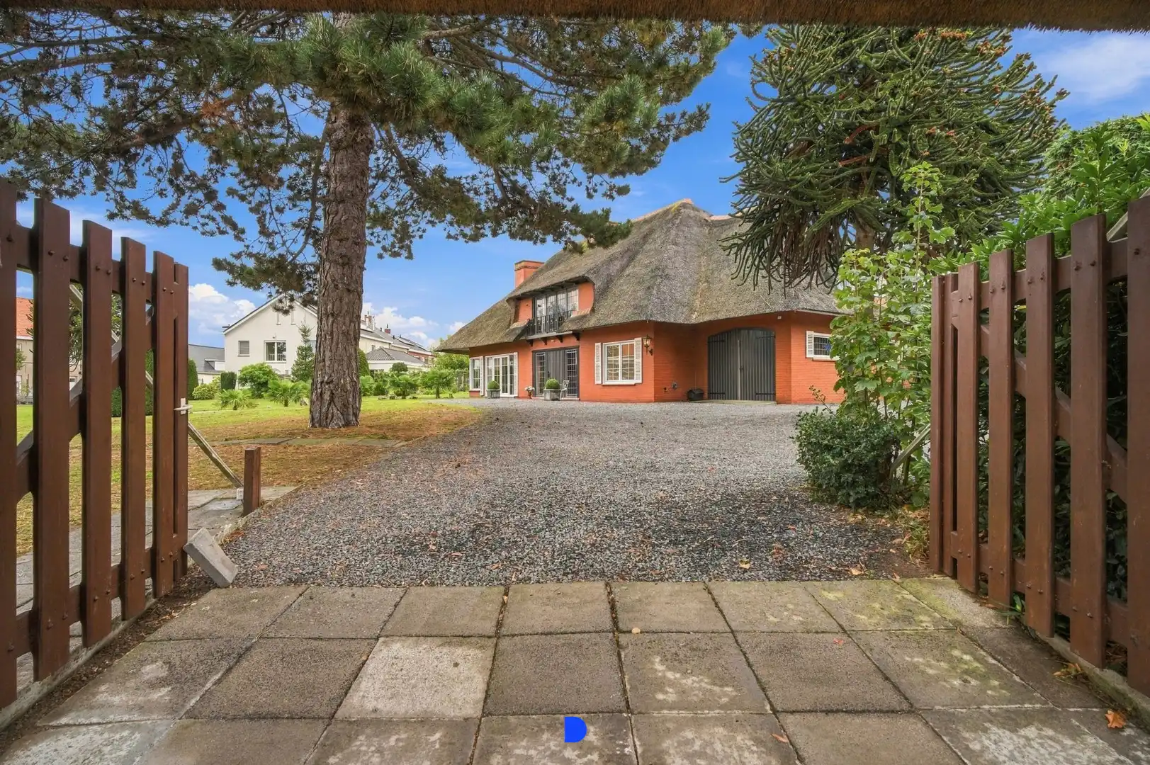 Ruime villa op een perceel van 2.877m² foto 3