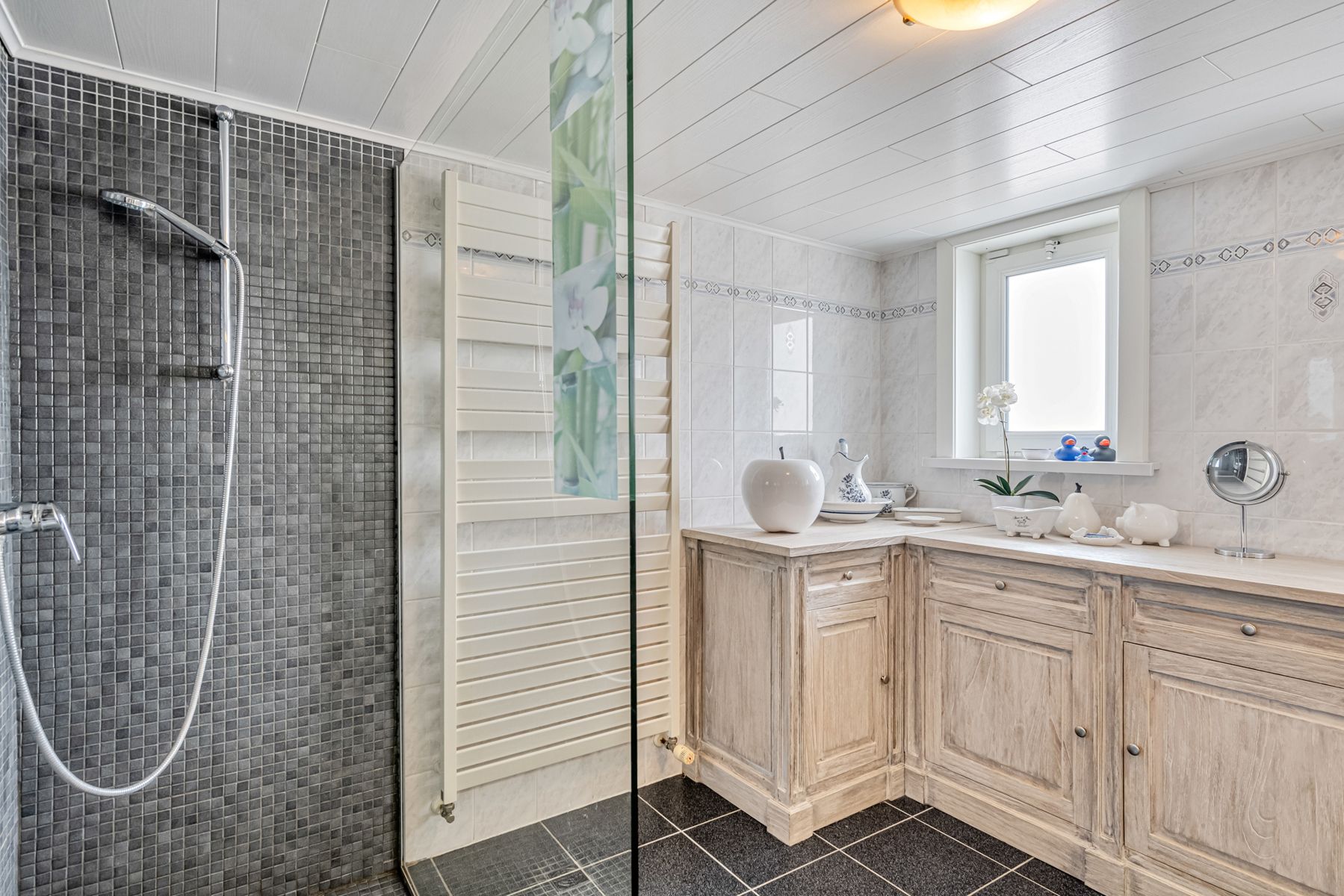 TE KOOP:Instapklare kwalitatieve woning met prachtige tuin! foto 12