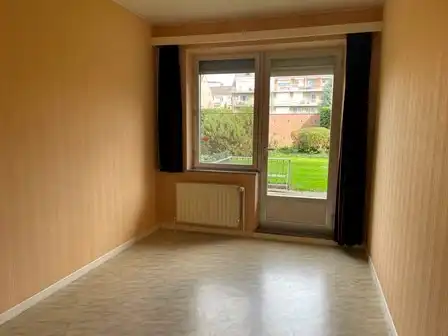 Gelijkvloers 2-slaapkamer appartement met terras en garage foto 7