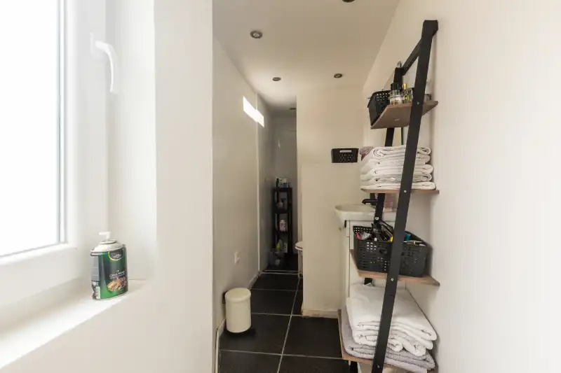 Te renoveren woning met 4 slaapkamers, tuinterras en kleine garage (elektriciteit goedgekeurd...). foto 5