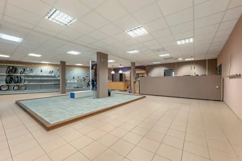 RUIM HANDELSPAND TE HUUR IN HET CENTRUM VAN SINT-TRUIDEN foto 13