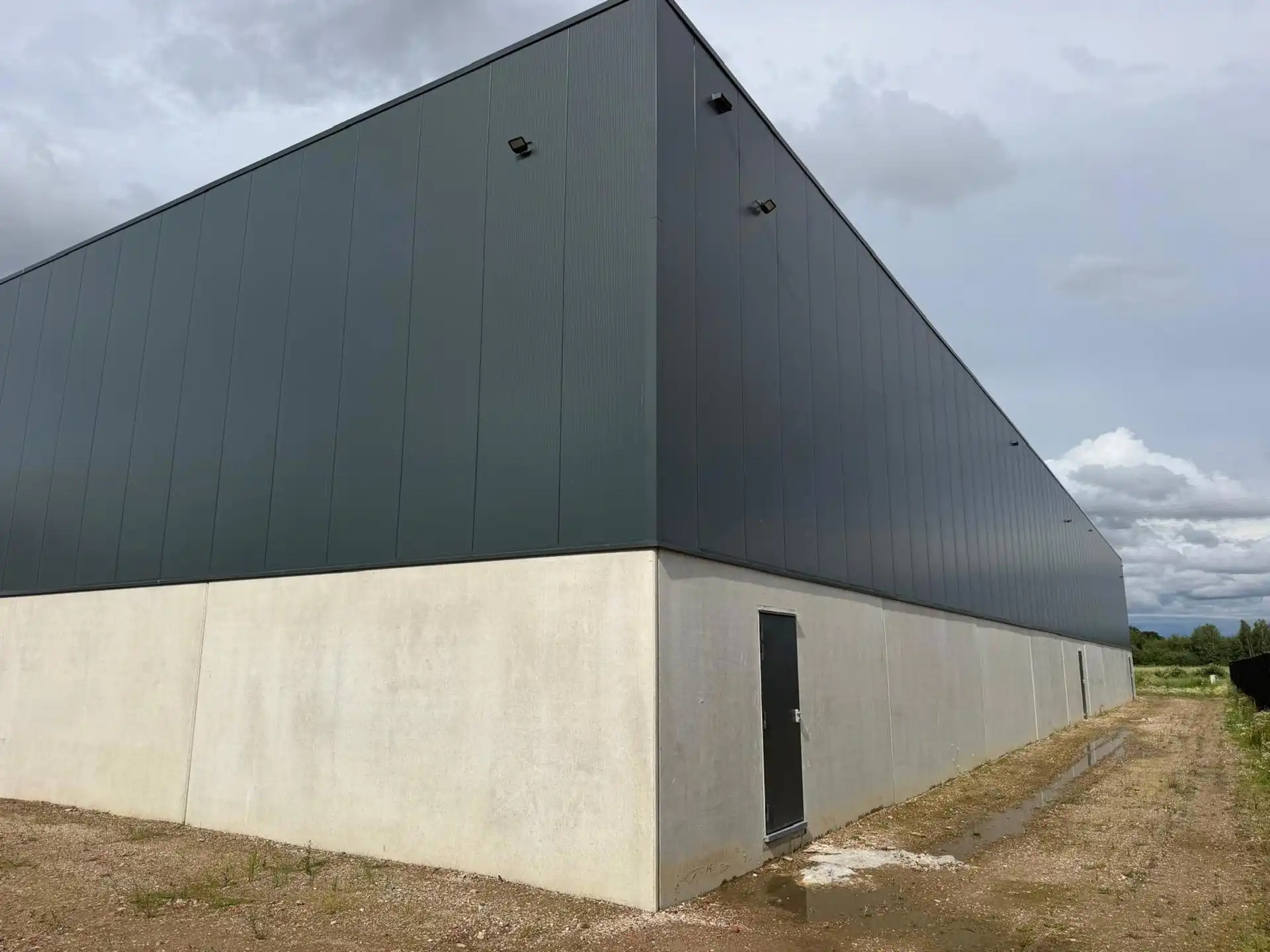 TE HUUR Dilsen-Stokkem – Nieuwbouw Bedrijfshal van 1.590m² foto 2