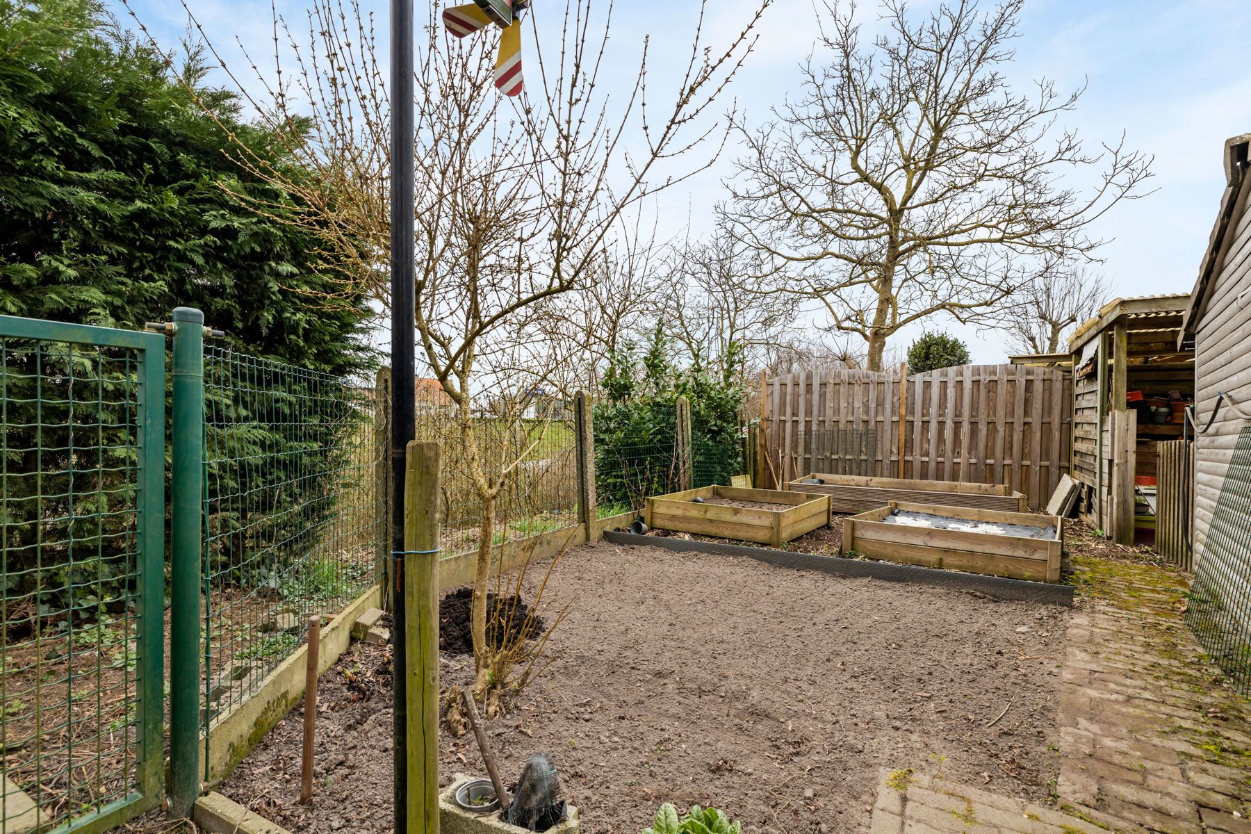 Instapklare bungalow met prachtige tuin, 4 slpks en garage foto 26