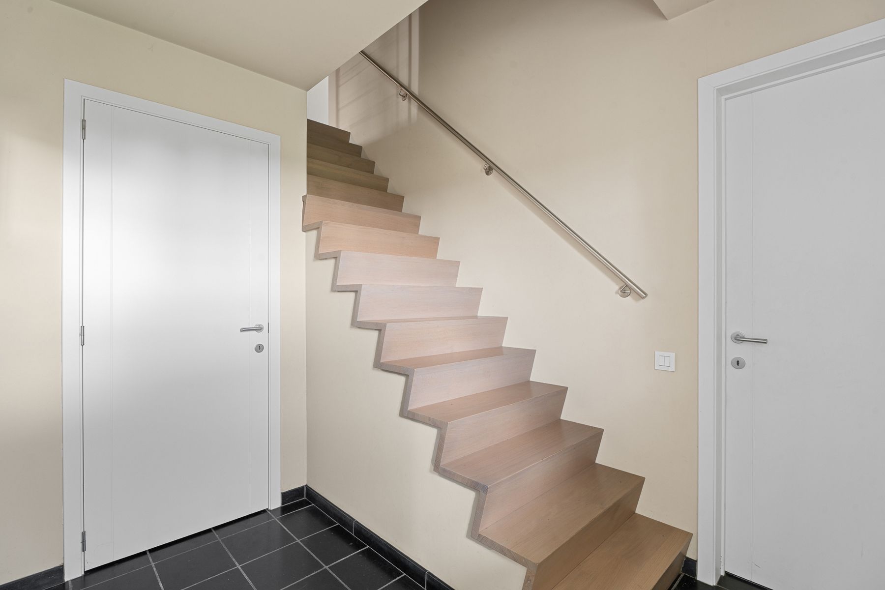 Exclusieve woning met klasse, ruimte en zicht op groen foto 12