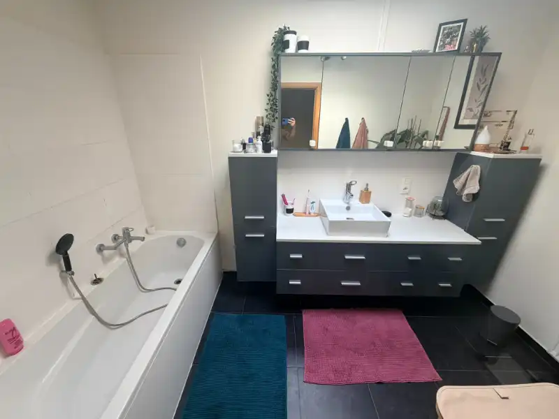 --- NIEUW --- Ruim 2-slaapkamerappartement met zonnig terras op rustige ligging in Lemberge! foto 7