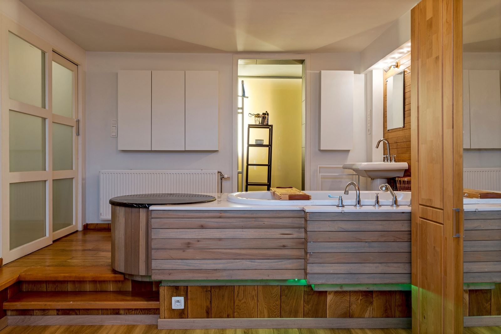 Gelijkvloers gemeubeld 1 slaapkamer appartement met tuin op A-locatie foto 16