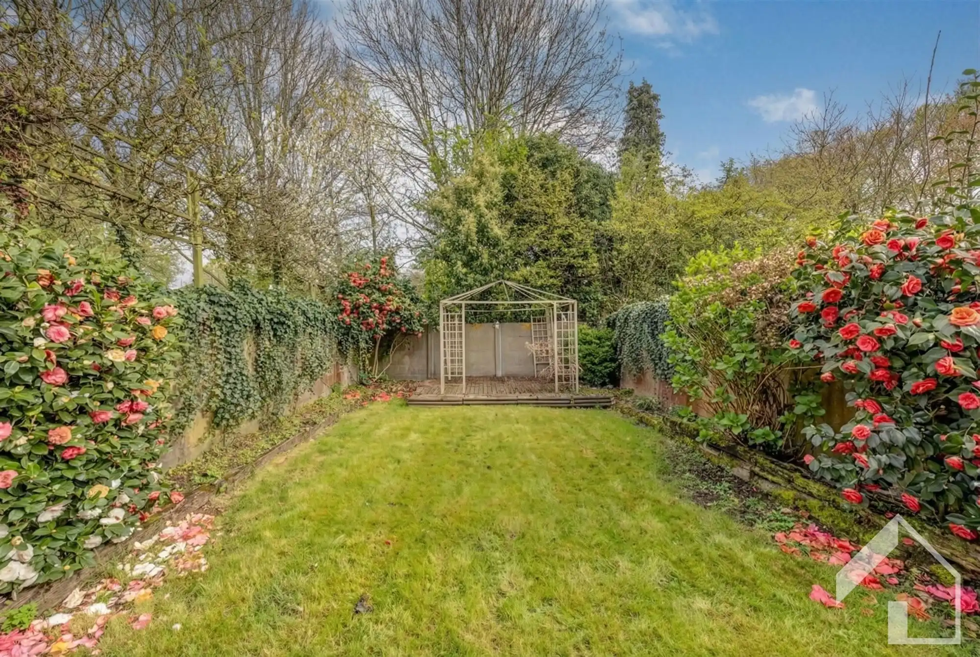 Appartement 1e verdieping + hele gelijkvloers incl garage foto 2