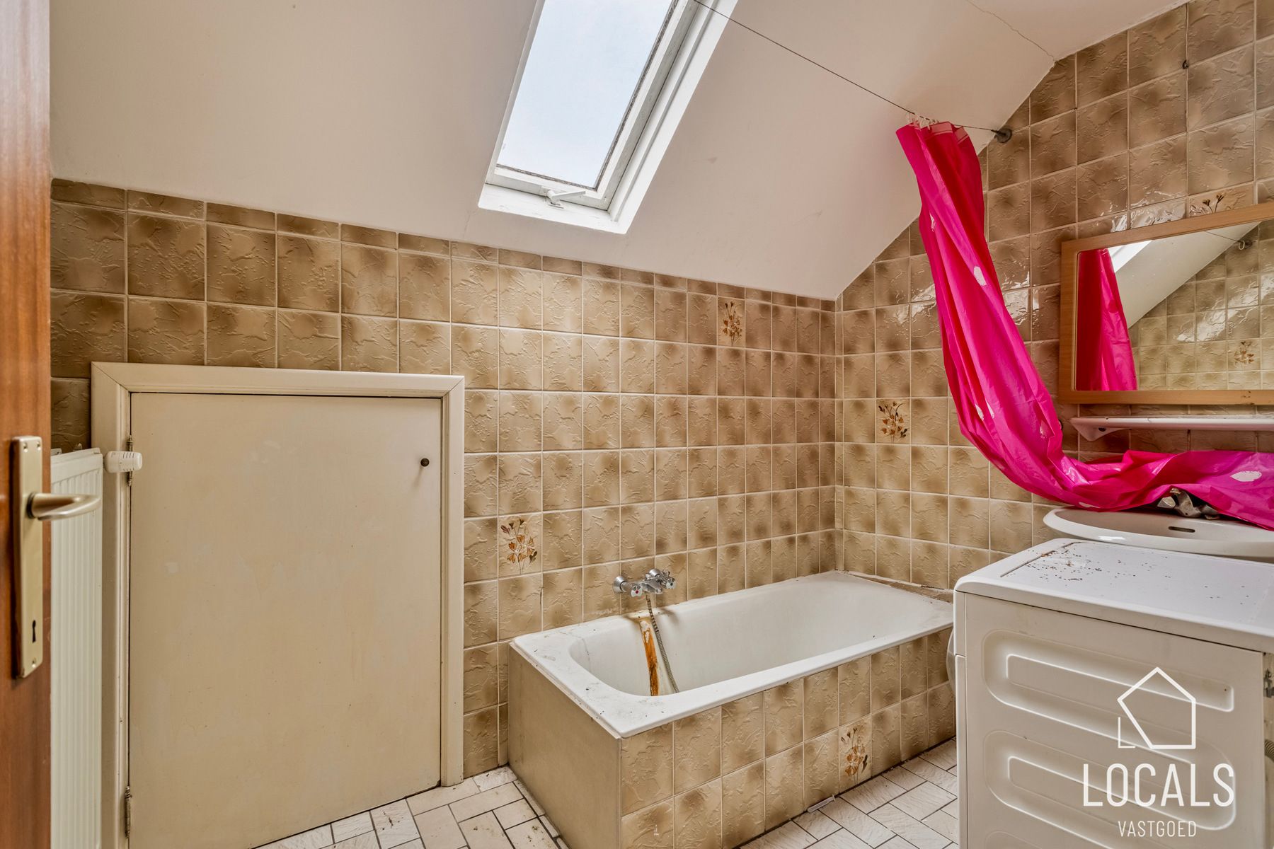 Huis ingericht als 3 appartementen te Denderleeuw foto 26