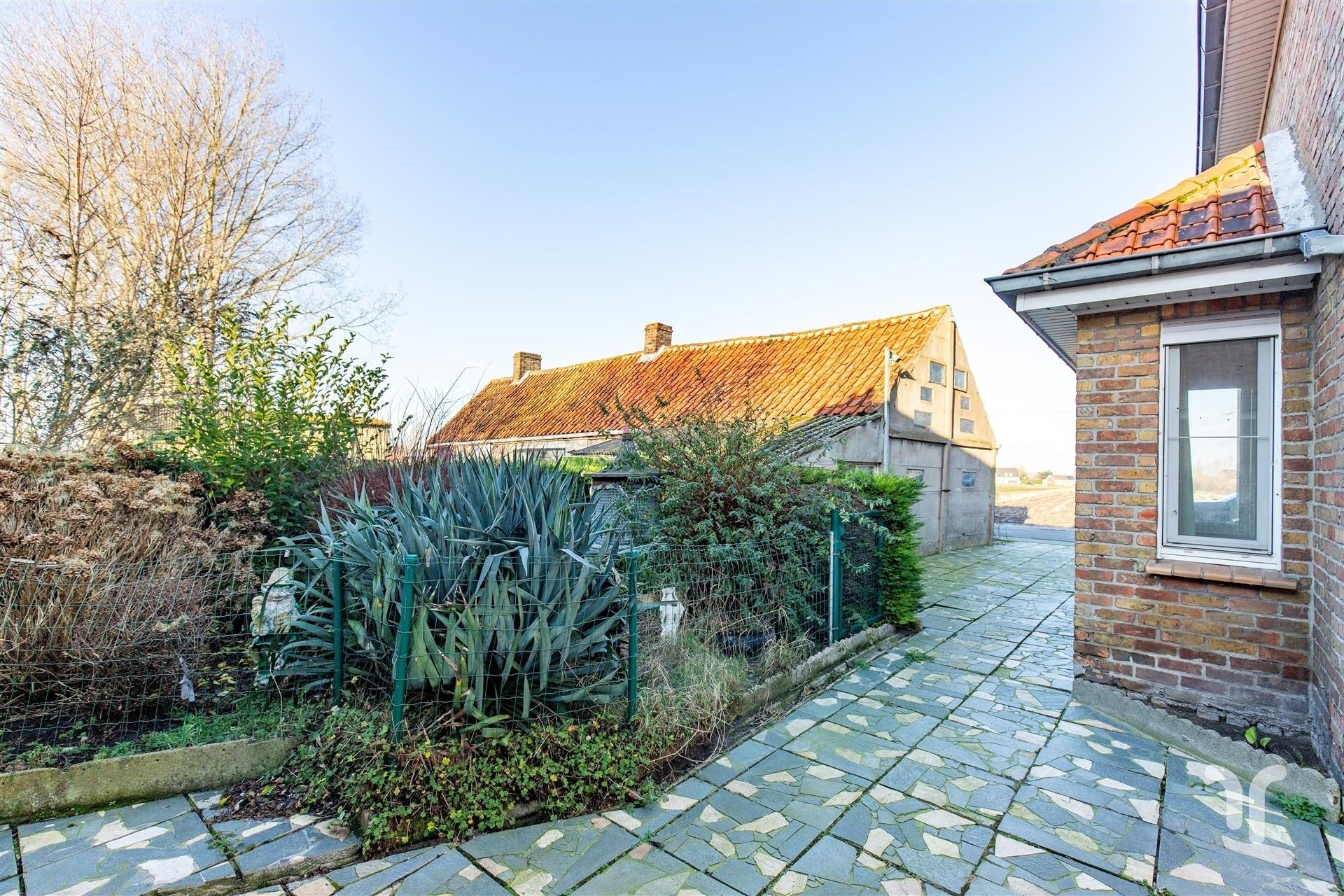Landelijk gelegen woning met potentieel foto 8