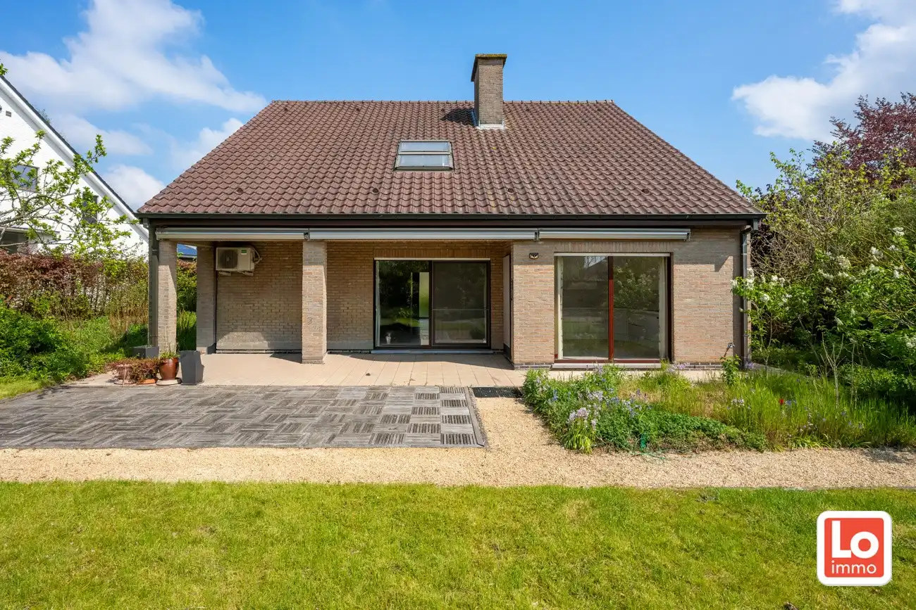 Degelijke open (kangoeroe)woning met inpandige garage en gezellige zuidwest georiënteerde tuin op een rustige locatie nabij het centrum van Lochristi! foto 2