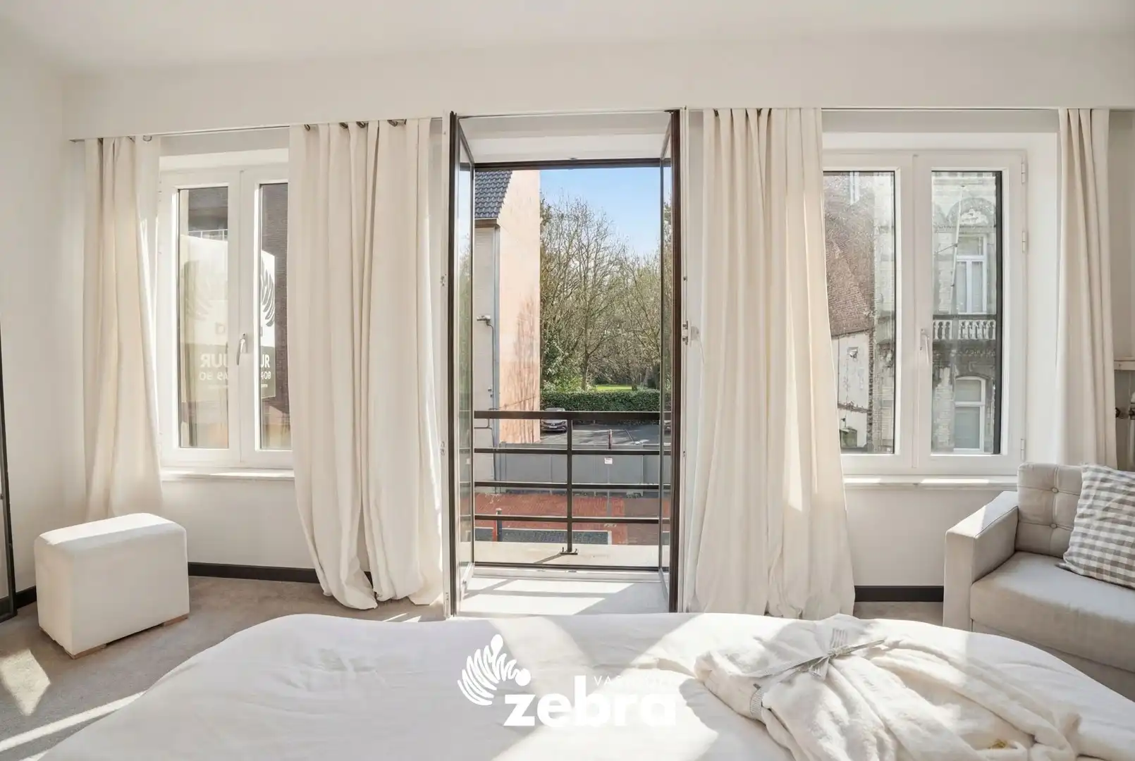 Stijlvolle, volledig gemeubelde karakterwoning in het centrum van Roeselare! foto 13