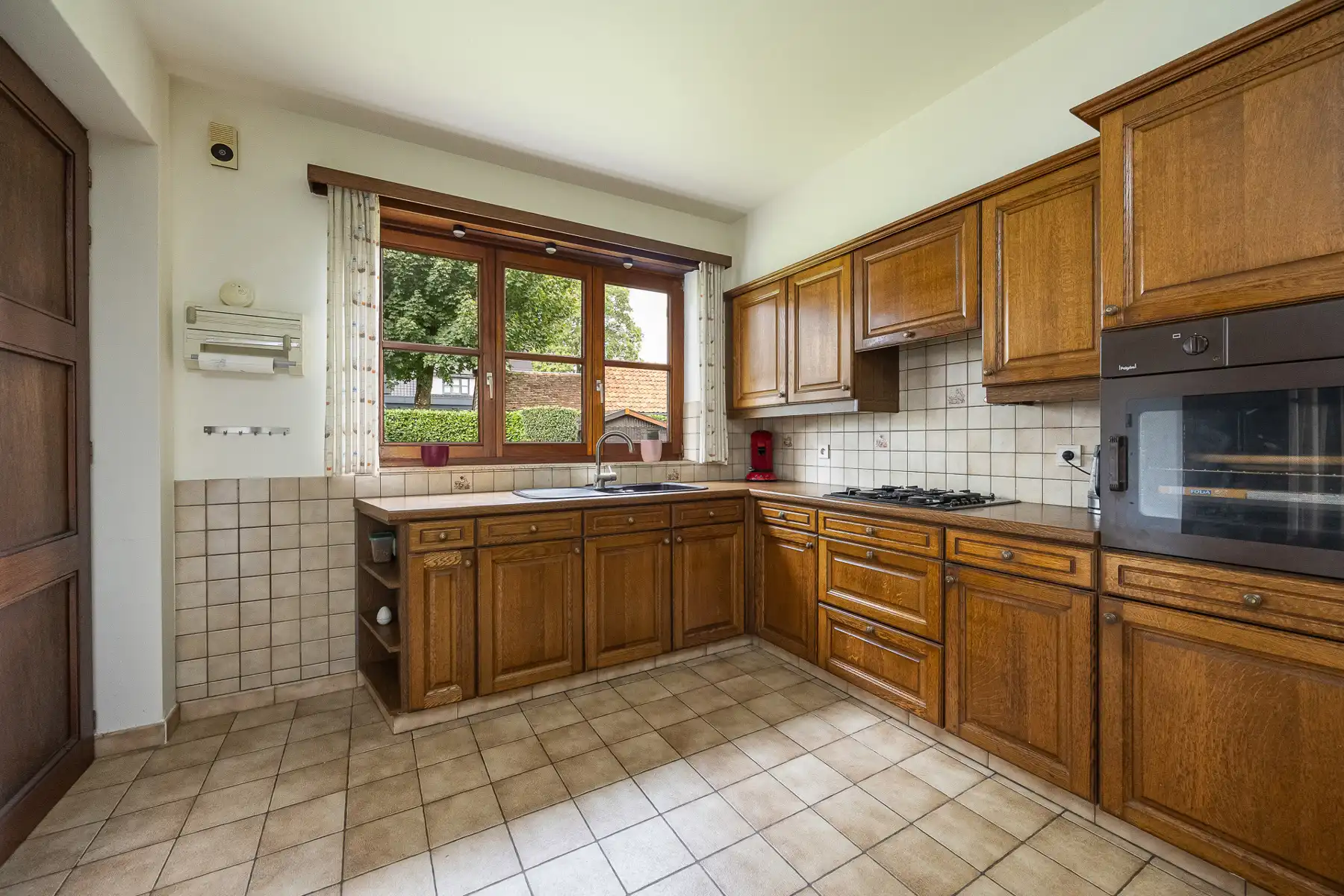 Degelijke villa op ca. 810 m²  vlakbij het centrum. foto 7