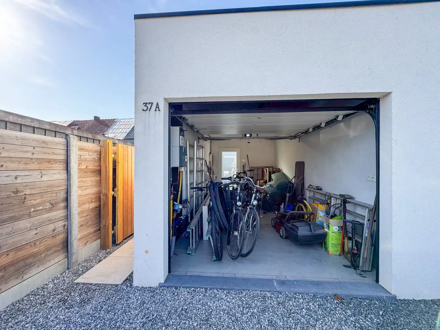 Mooi afgewerkte rijwoning met 3 slaapkamers, tuin en garage op toplocatie! foto 6