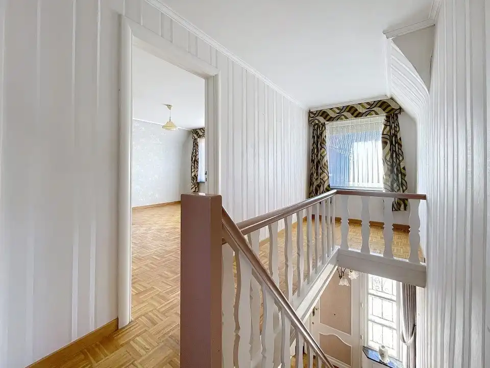 Ruime alleenstaande woning met garage, rustig gelegen in het centrum van Staden foto 8