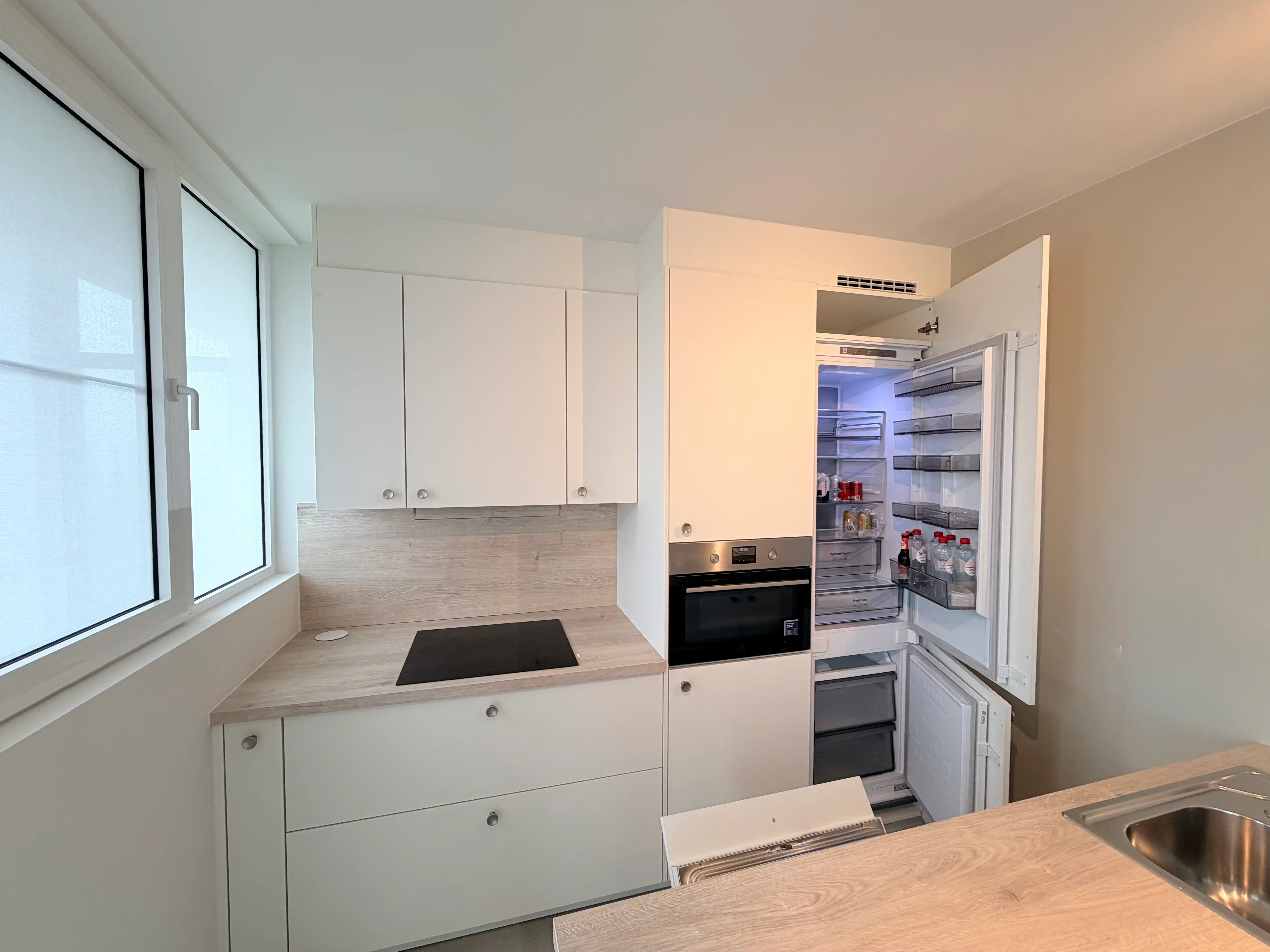 Genk - centrum : Volledig gerenoveerd, ruim en centraal gelegen appartement met 3 slaapkamers en 2 terrassen. foto 4