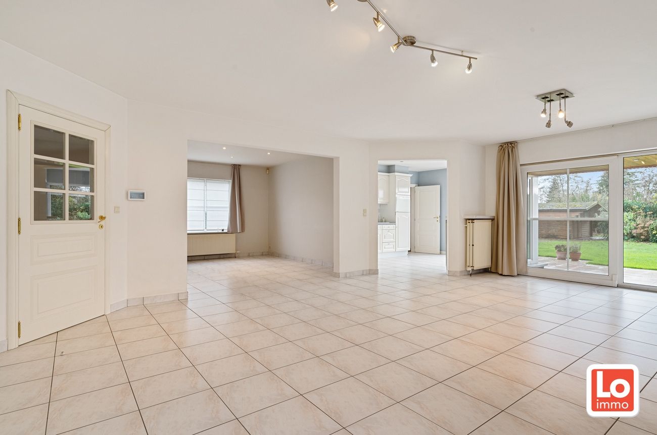 VERKOCHT!! Mooie en degelijke open bebouwing met inpandige garage op een heel rustige toplocatie vlakbij het centrum van Lochristi! foto 6