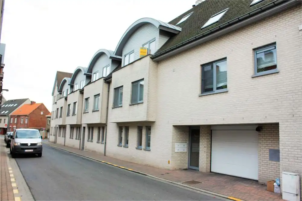 Garagebox in hartje Torhout foto 2