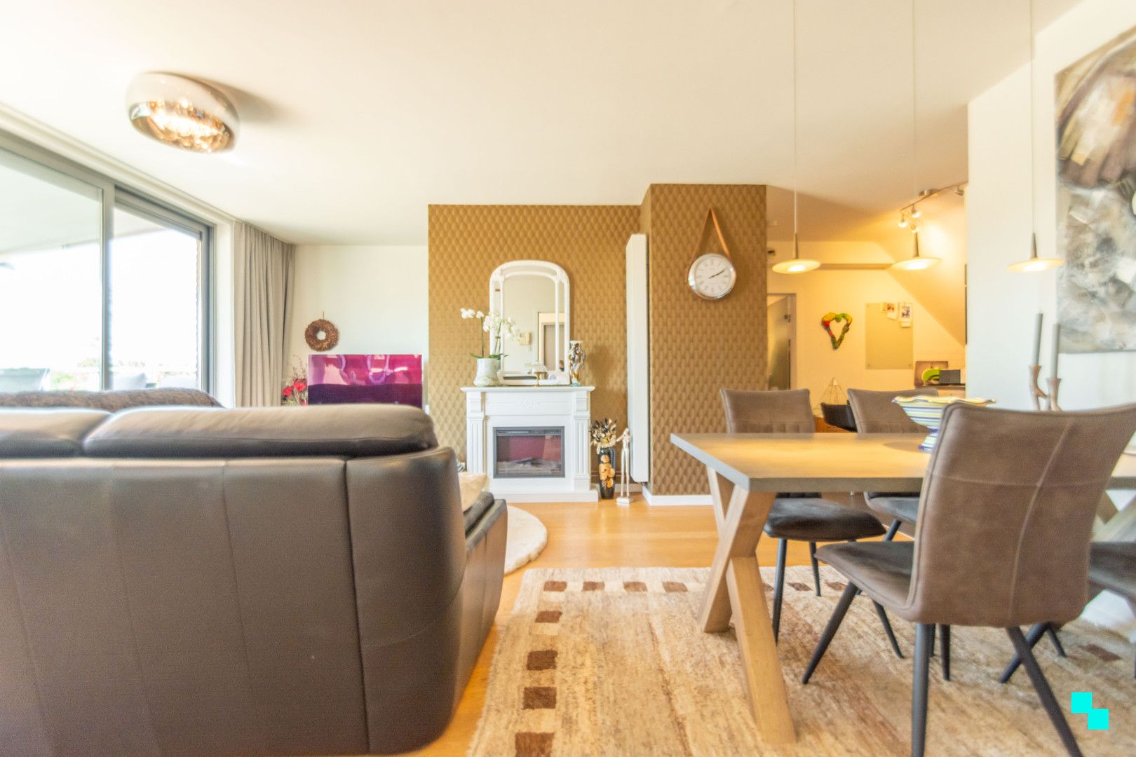 Tweeslaapkamerappartement met ruim terras in het dorp van Merelbeke foto {{pictureIndex}}