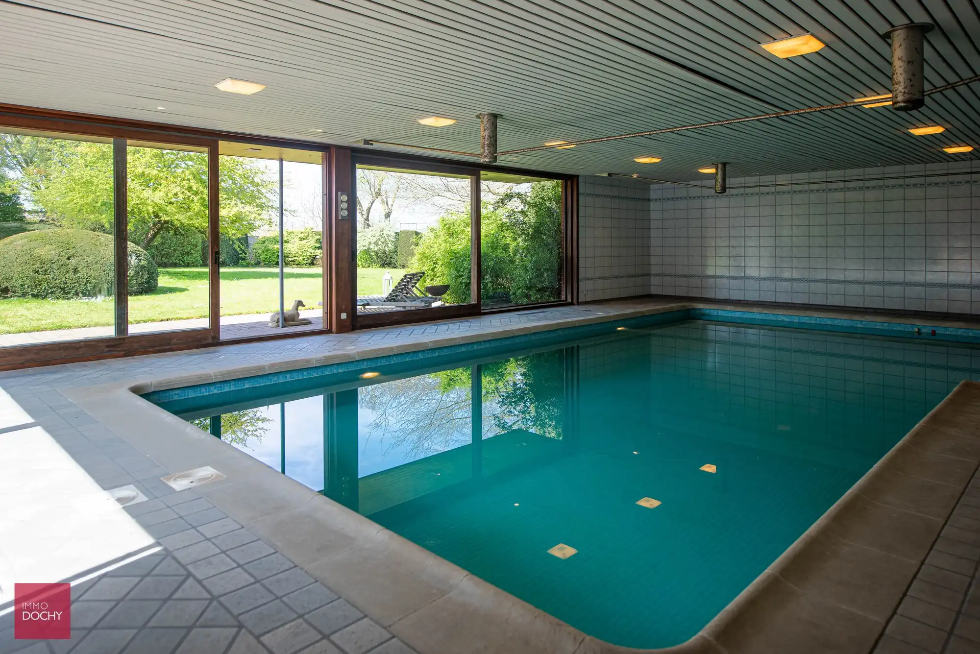 Landelijk gelegen gelijkvloerse VILLA met MAGAZIJN (verkoopsruimte) foto 13