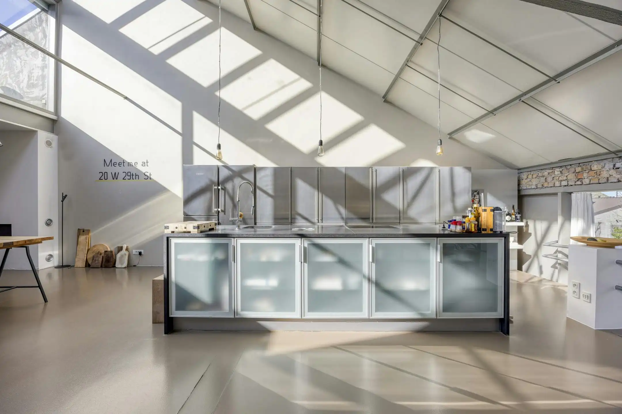 Unieke loft met binnentuin en parking te Sint-Kruis (Brugge) foto 9