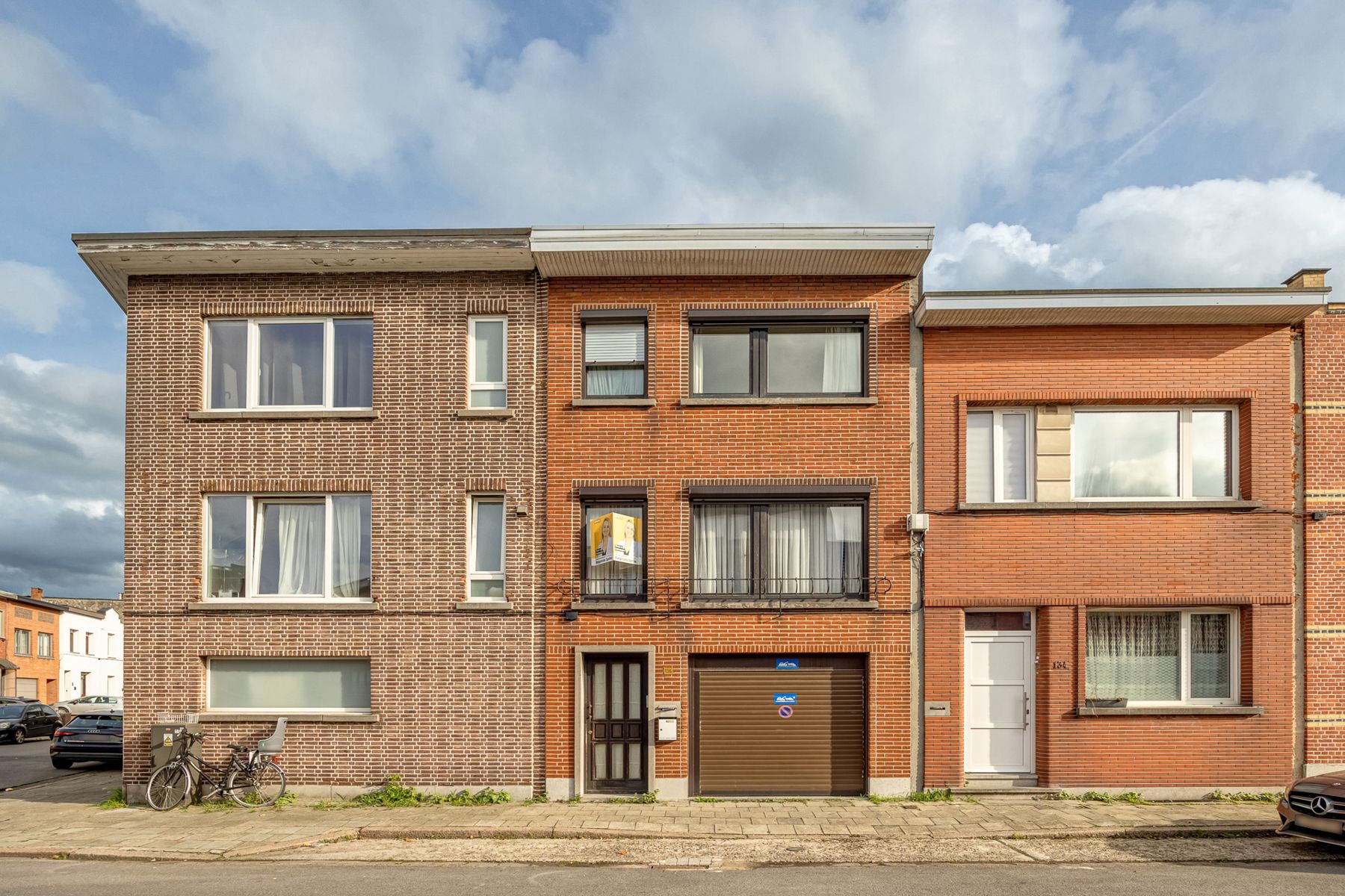 Rijwoning met potentieel op een uitstekende locatie foto {{pictureIndex}}