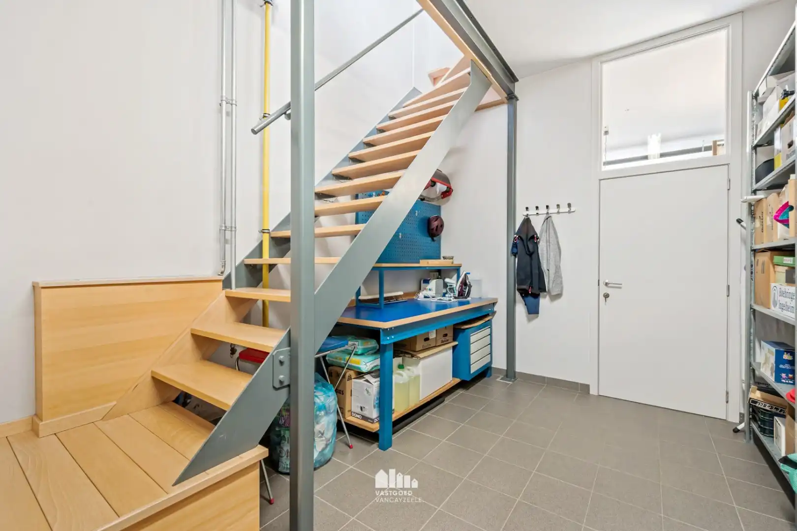 Exclusief en karaktervol herenhuis met 6 slaapkamers, inpandige garage en zonnige stadstuin in hartje Ieper foto 16