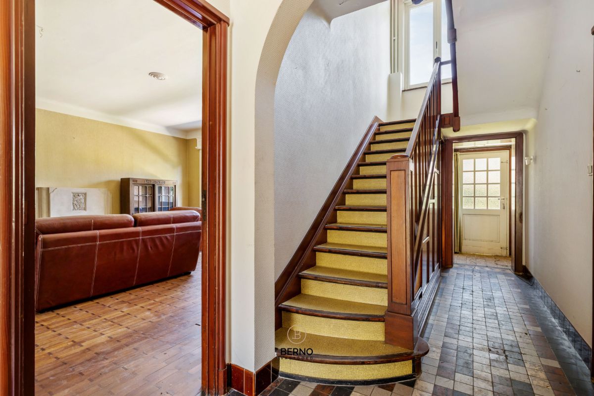 Karaktervolle woning met art-deco elementen en dubbele garage. foto 4