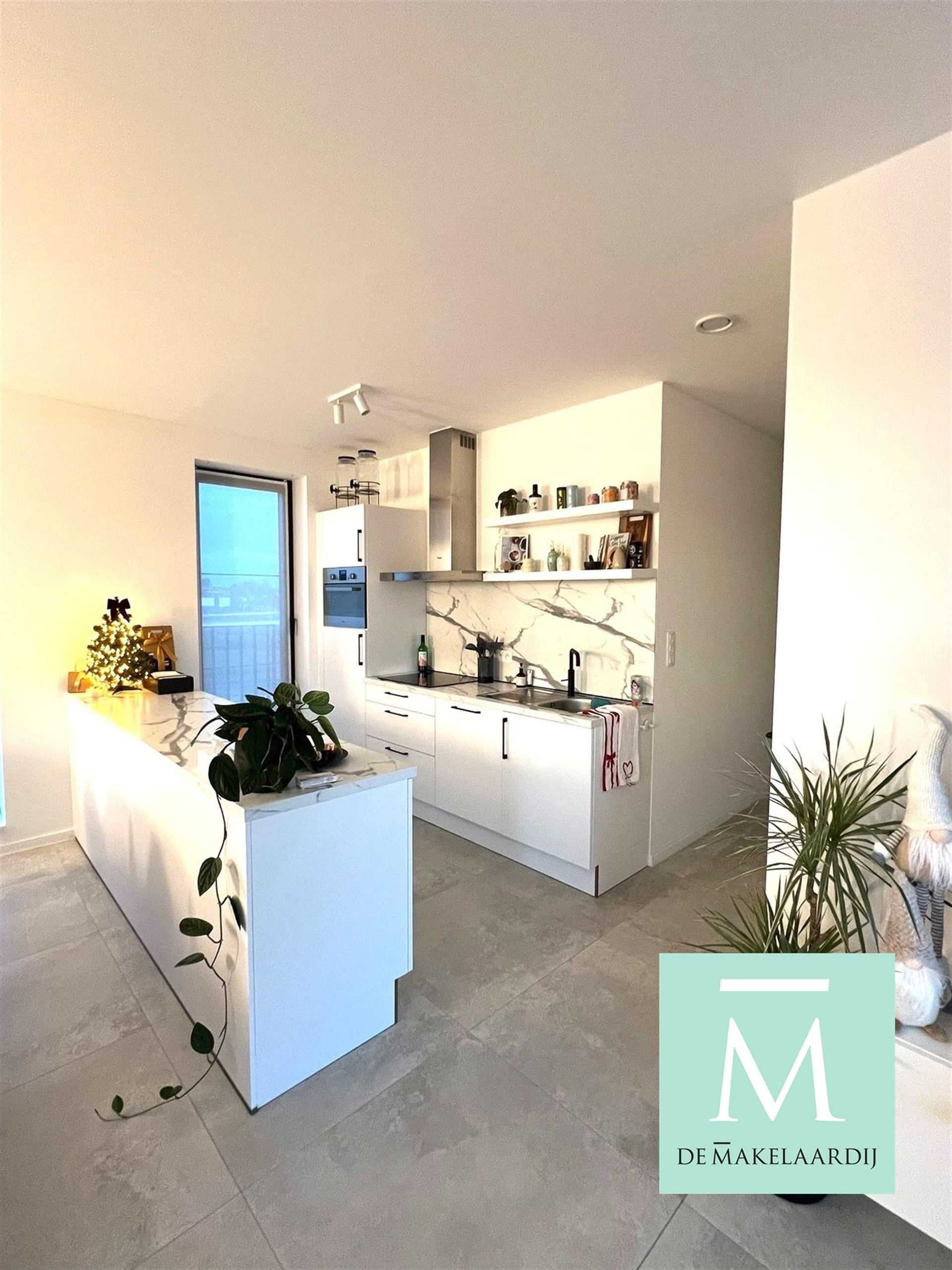 Super gezellig nieuwbouwappartement met 2 slaapkamers en groot terras op toplocatie! foto 5