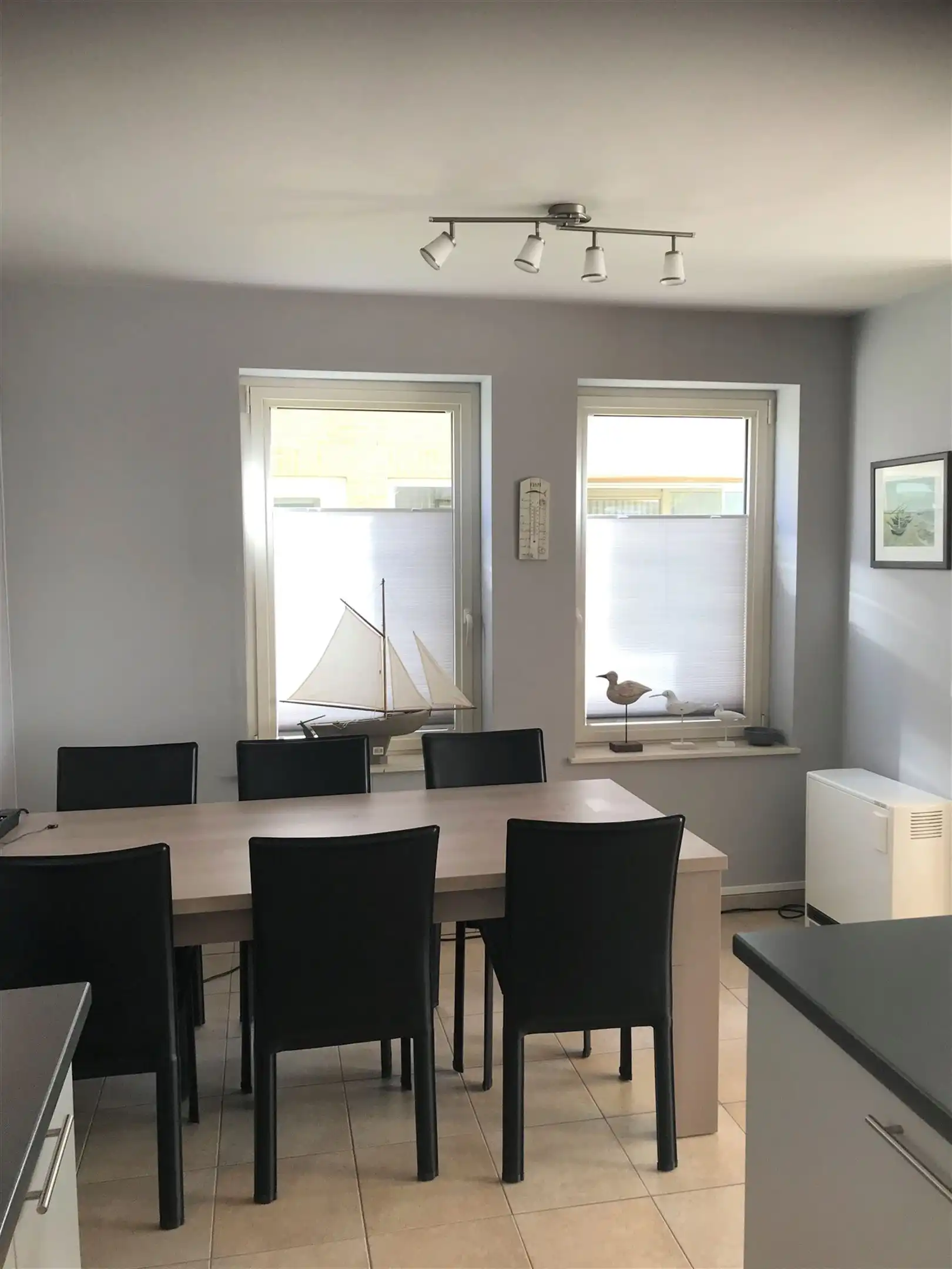 Gelijkvloers 2-slaapkamerappartement met een tuin foto 4