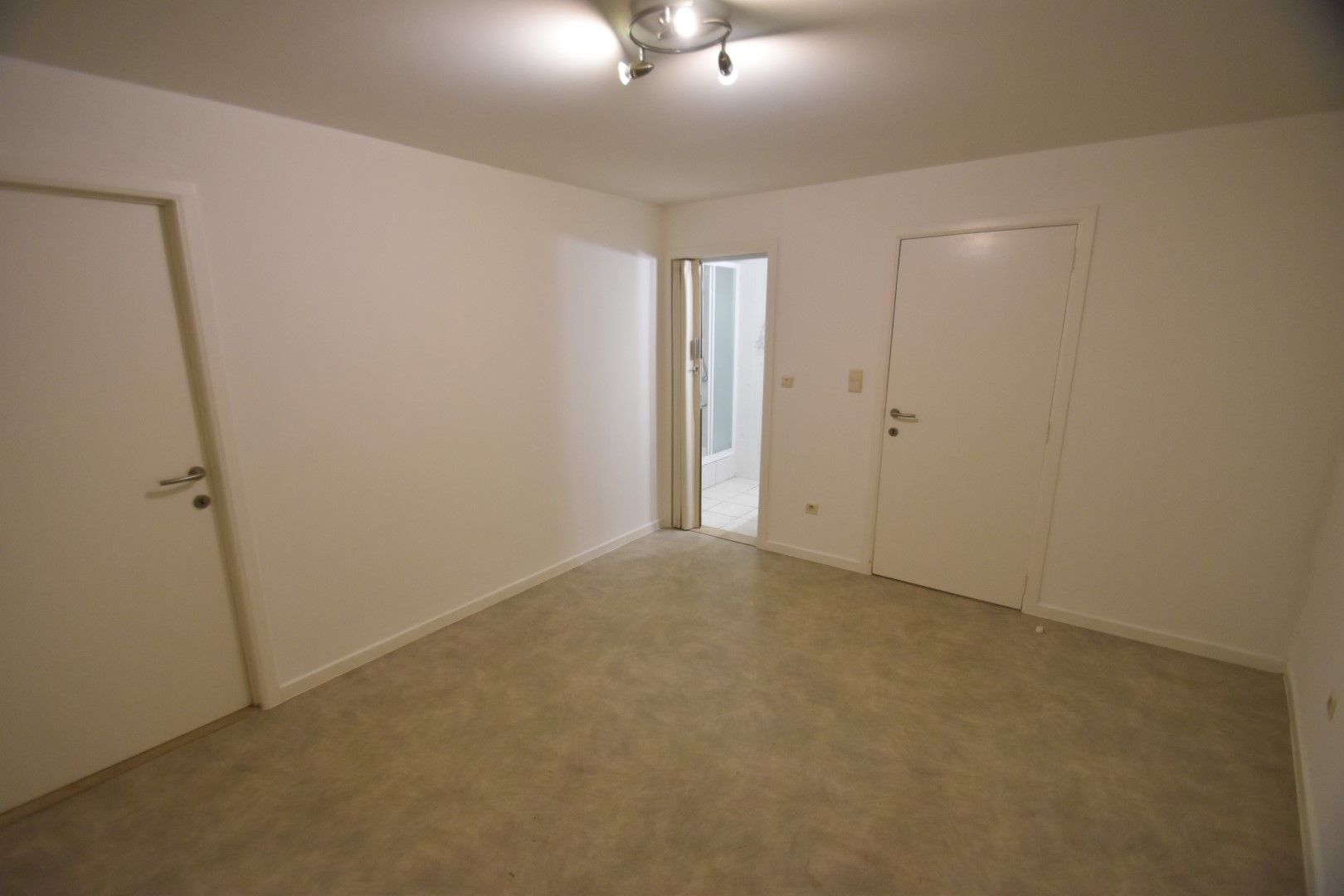 Gelijkvloers appartement met één slaapkamer foto 6