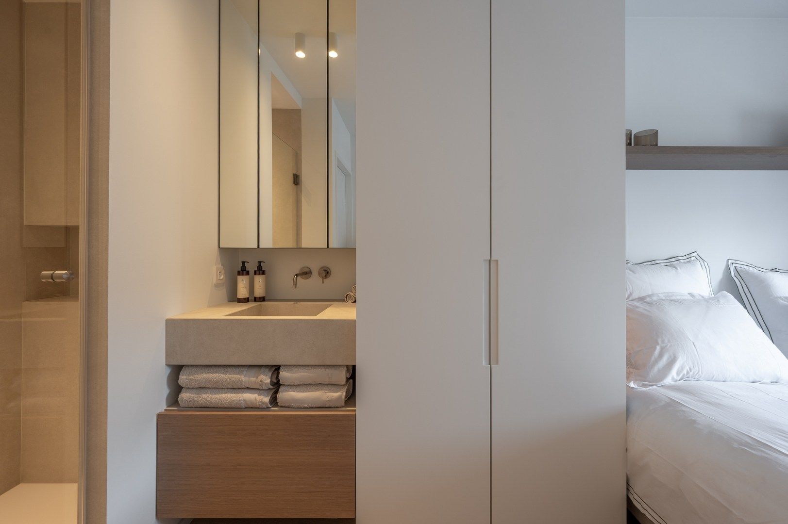 Prachtig gerenoveerd 3-slaapkamer appartement gelegen in het centrum van Knokke. foto 17