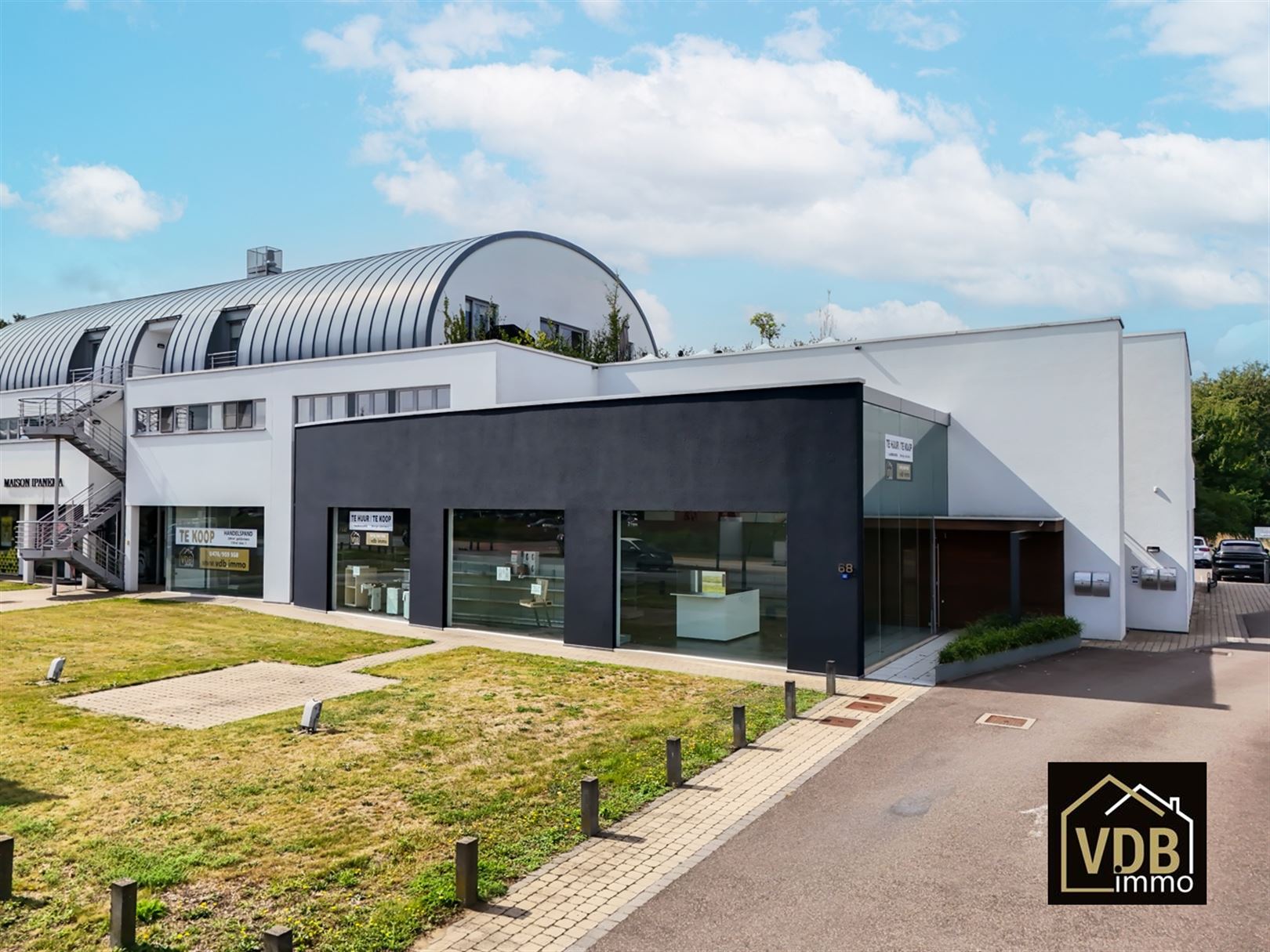 Commercieel gebouw op toplocatie geschikt voor vele doeleinden: kantoor, kleinhandel, groothandel... foto 38