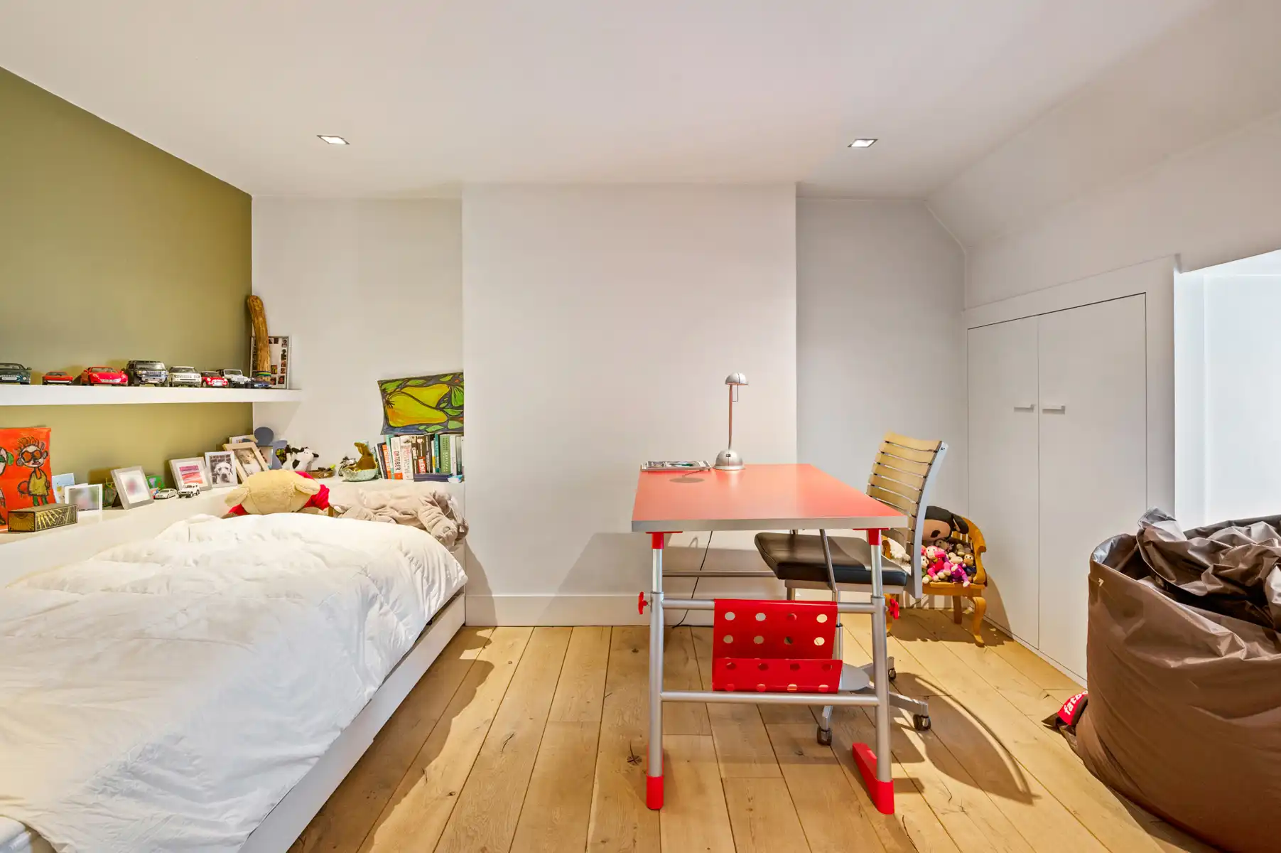 High-end afgewerkte praktijkvilla in het centrum foto 19