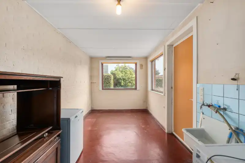 Roeselare. Uitzonderlijke ruime driegevelwoning met 5 slaapkamers en bureel, rustige straat en centraal gelegen. Zuidelijke tuin. Ideaal voor gezinnen / thuiswerkers. foto 9