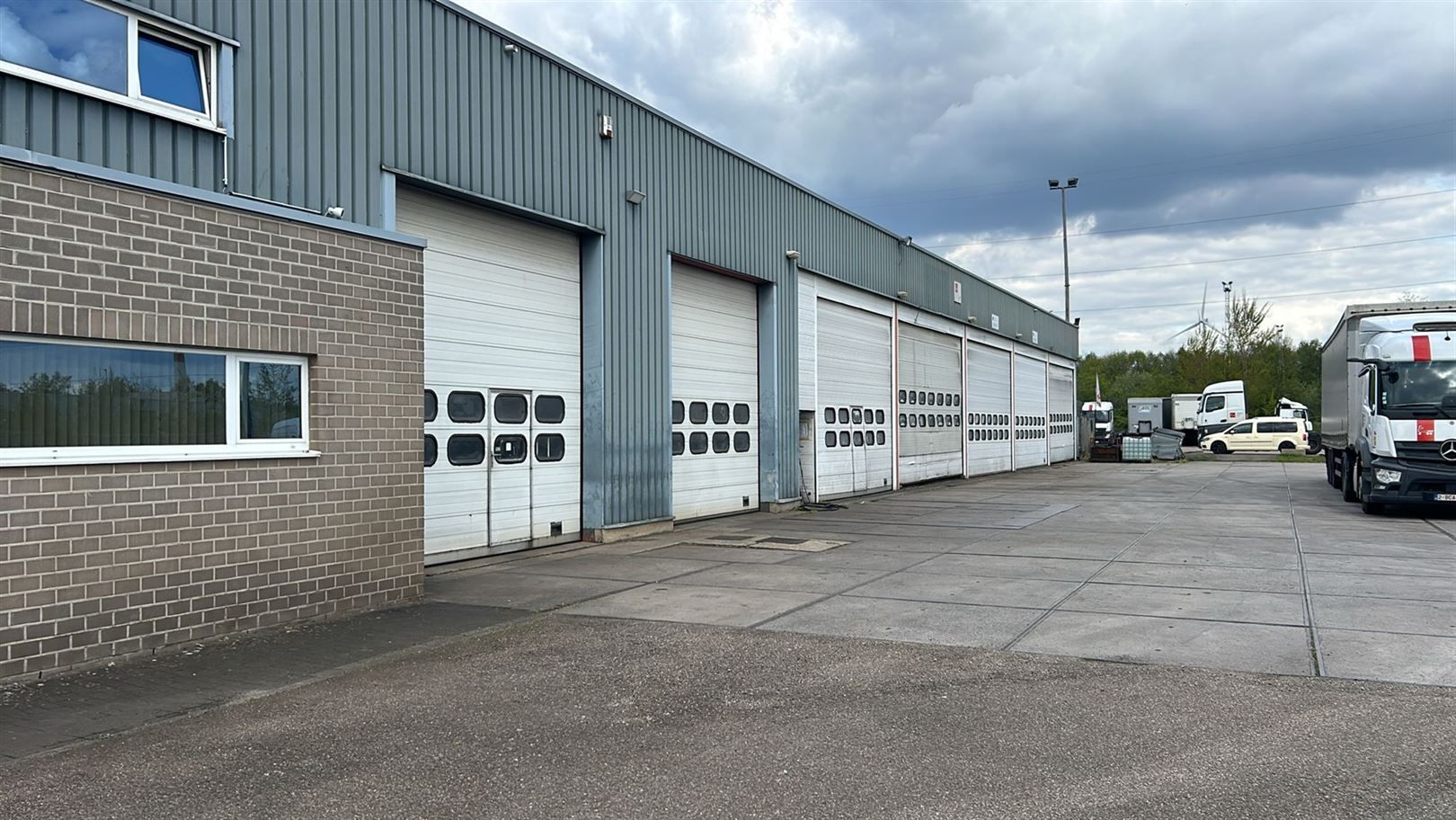 TE HUUR: Opslagruimte van 140m² te Genk! foto 3