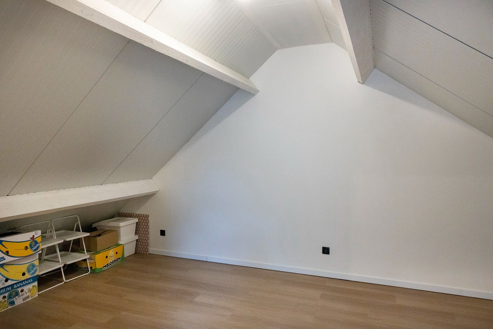 Zeer recente woning met 4 slaapkamers, tuin en garage. foto 12