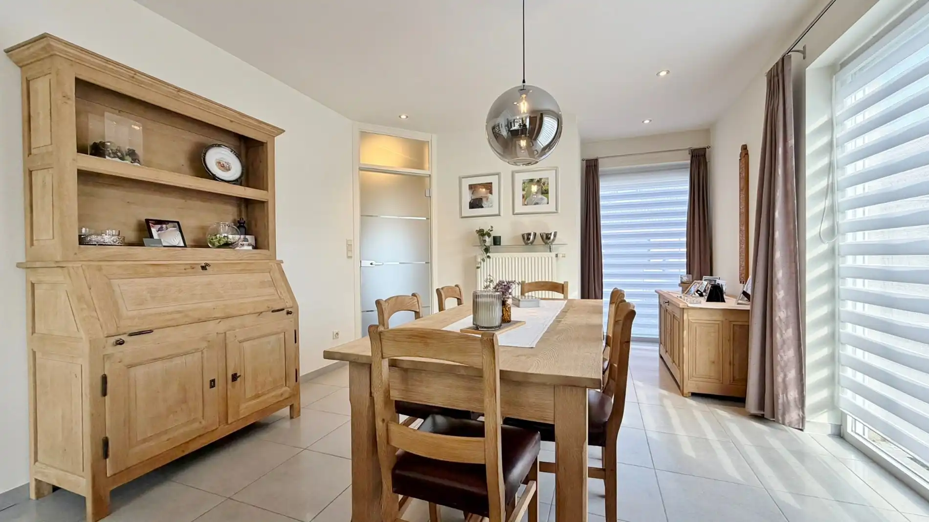 Halfopen bebouwing in rustige, kindvriendelijke straat met garage en zonnige tuin.  foto 6