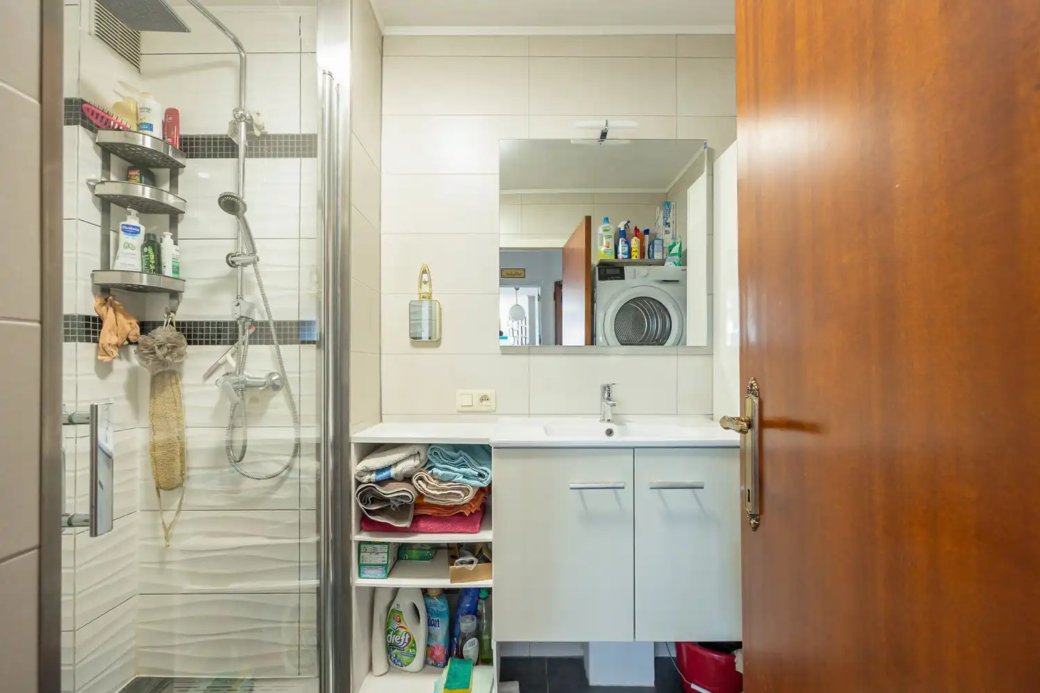 Matched: voor meer info kevin@wellimmo.net! Energiezuinig (EPC B) en instapklaar 2 slk-appartement in een kleinschalig hoekgebouw te Deurne-Zuid, met privatieve garagebox + de staanplaats ervoor foto 14