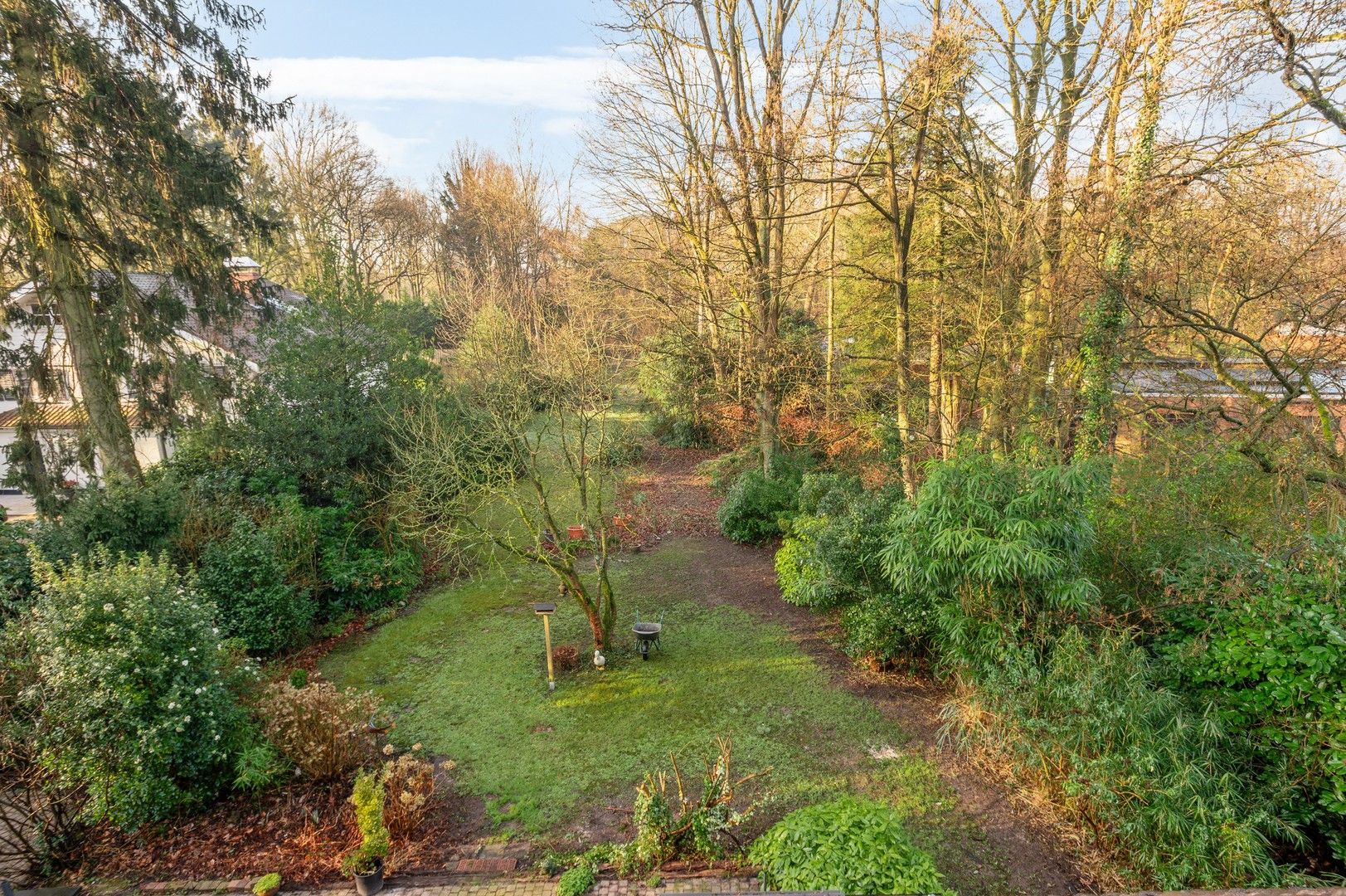 Vrijstaande villa in het groen op een perceel van 3501 m² foto 23