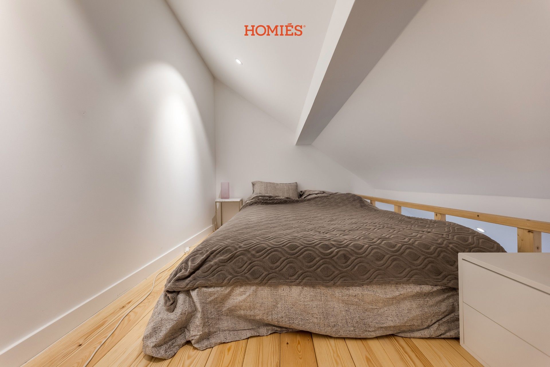 Studentenkamer met hoogslaper & eigen badkamer foto 3