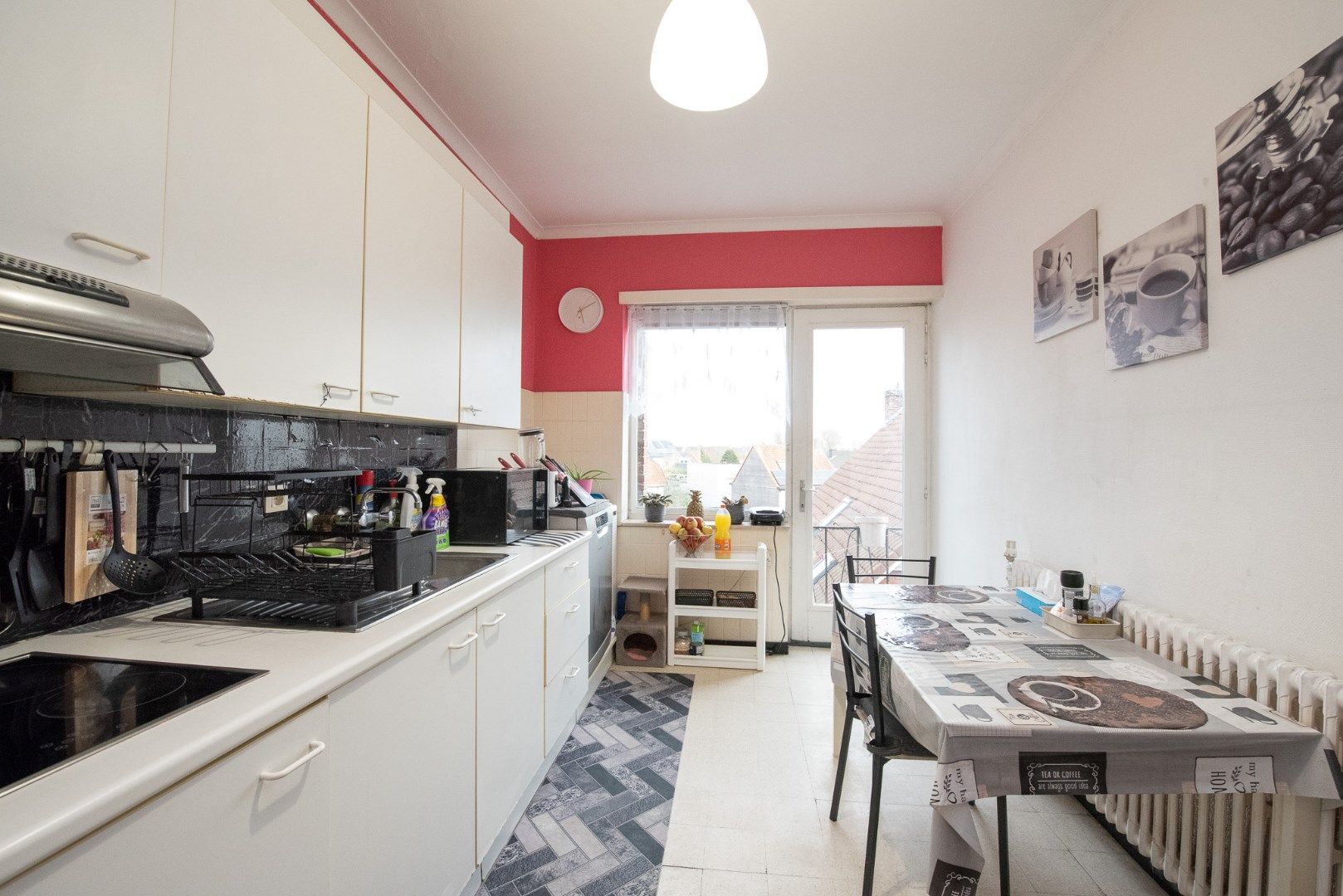 Centraal gelegen ruim en lichtrijk appartement met 3 slaapkamers! foto 6