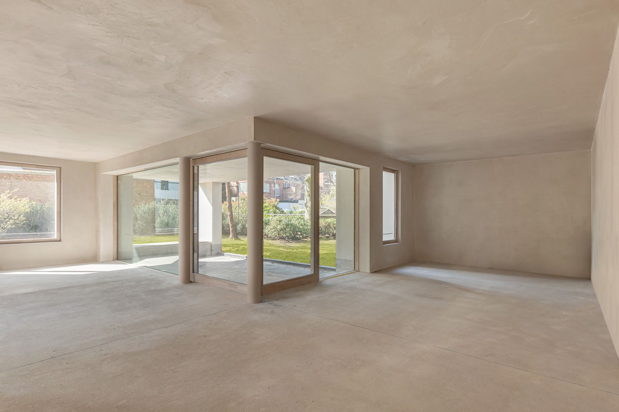 Villa appartement 231m², naadloos in connectie met de tuin foto {{pictureIndex}}