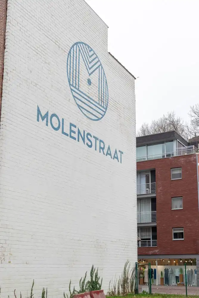 Handelspand in het Centrum van Genk foto 2