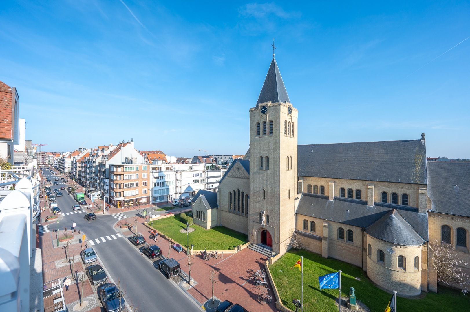 Lichtrijke duplex met zeer grote terrassen op een centrale ligging foto 12