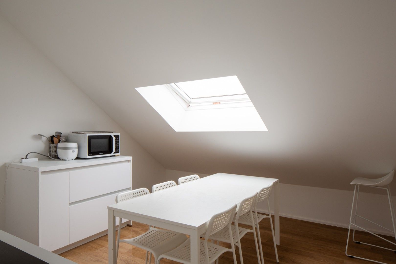 Luxueus afgewerkte studentenkamer met eigen sanitair op centrumlocatie foto 4