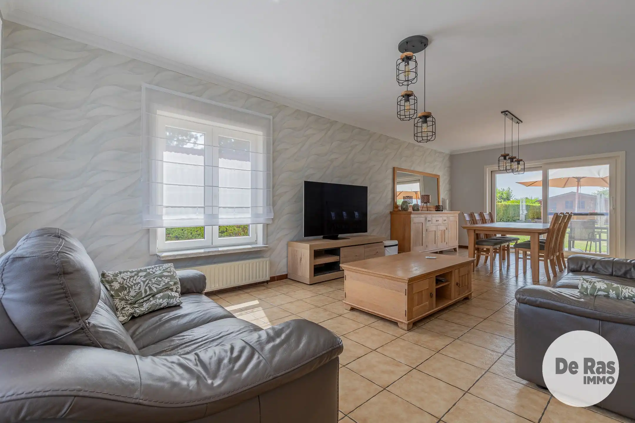 WICHELEN - Instapklare woning met 4 kamers, garage en tuin foto 3