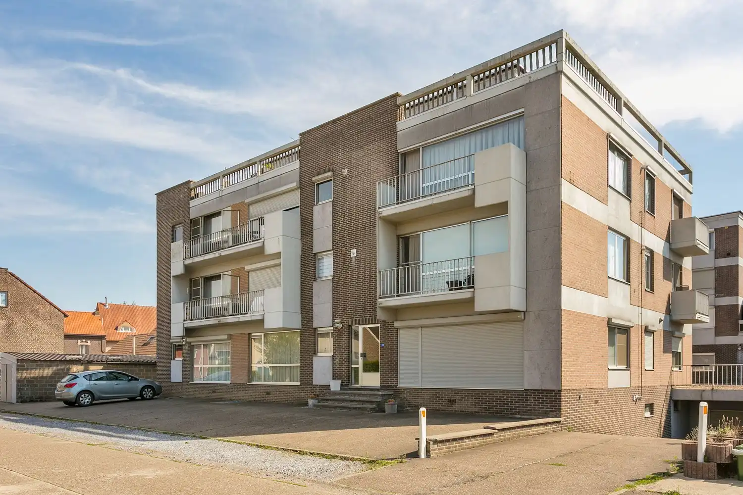 Appartement met twee slaapkamers en autostaanplaats in de ondergrondse garage in Rekem/Lanaken! foto 2