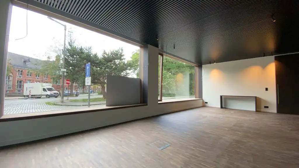 Instapklaar gelijkvloers kantoor te huur aan Bijlokesite te Gent foto 5